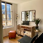 Apartment Escapade A *
